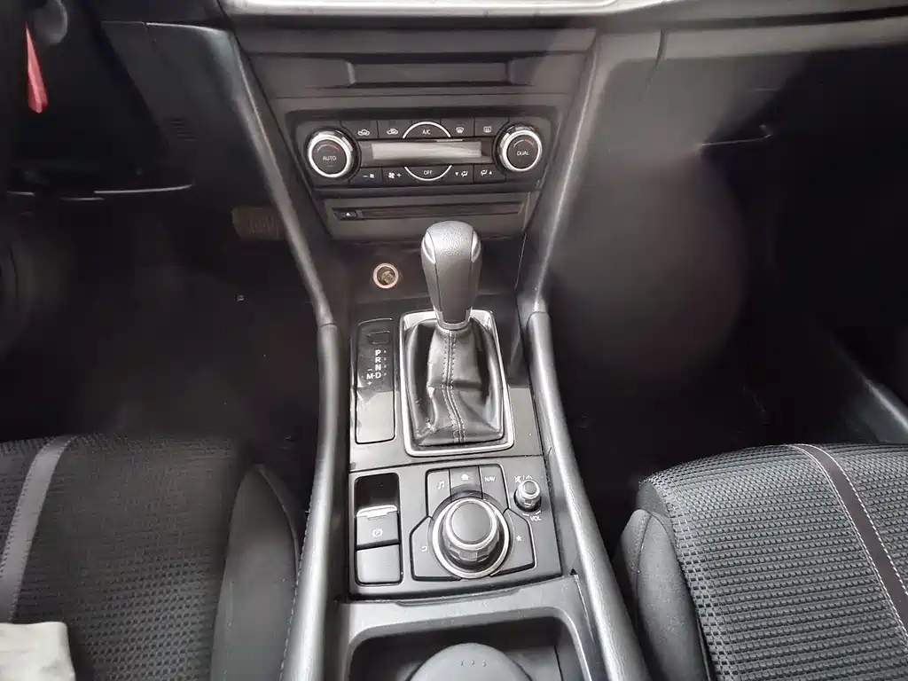 Mazda 3 Axela 2017 — фото 12