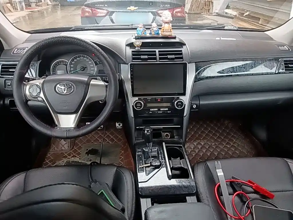 Toyota Camry 2014 — фото 10