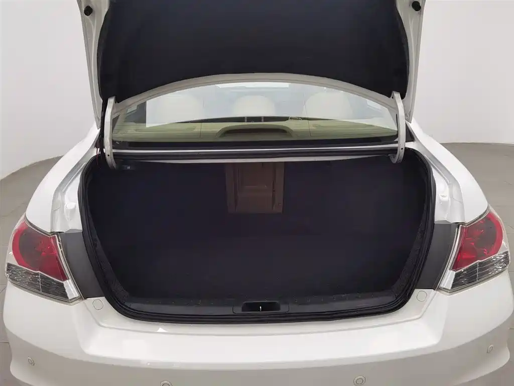 Honda Accord 2010 — фото 16