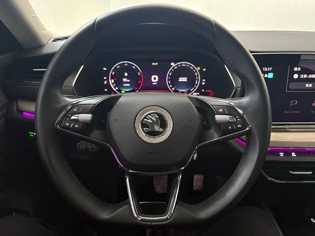 Skoda Octavia 2022 — фото 16
