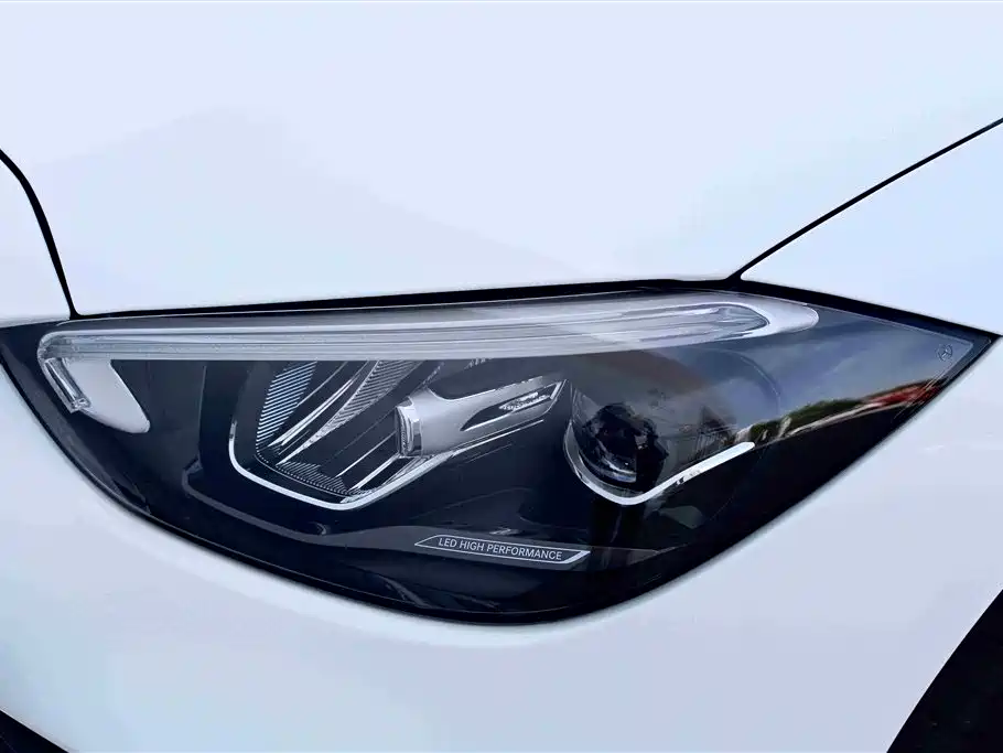 Mercedes-Benz C-Class 2023 — фото 3