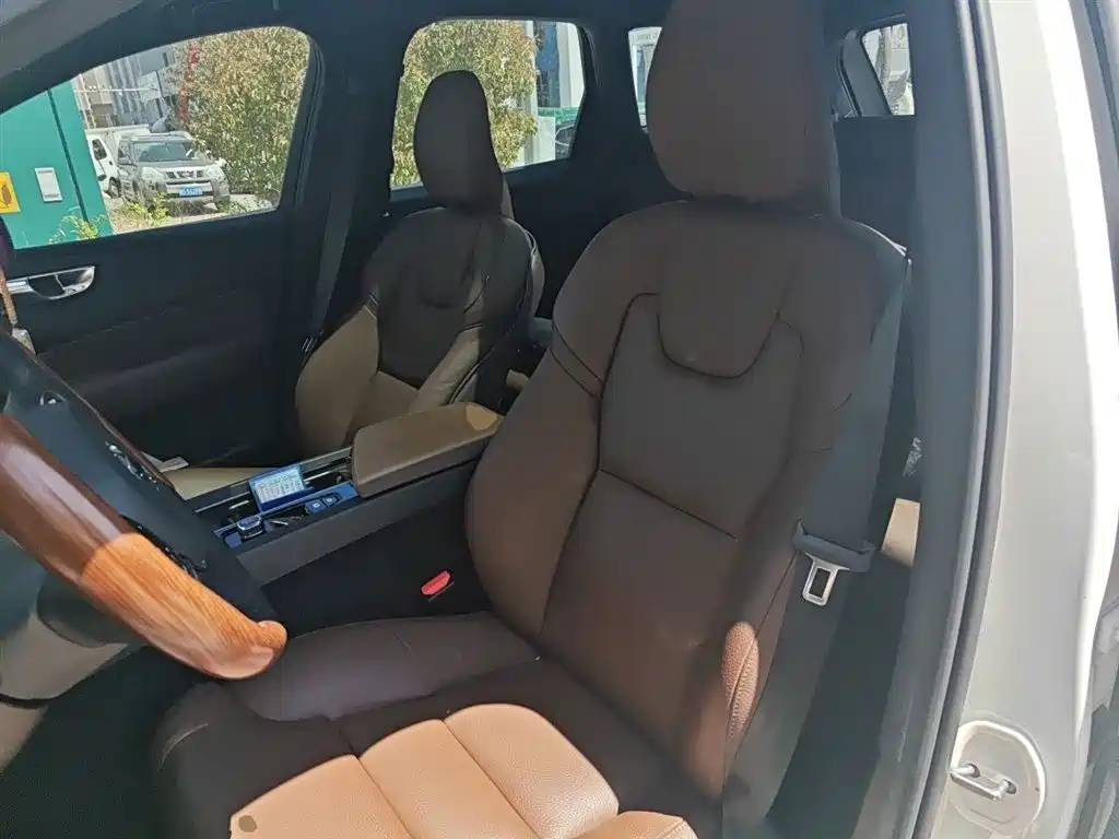 Volvo XC60 PHEV 2024 — фото 12