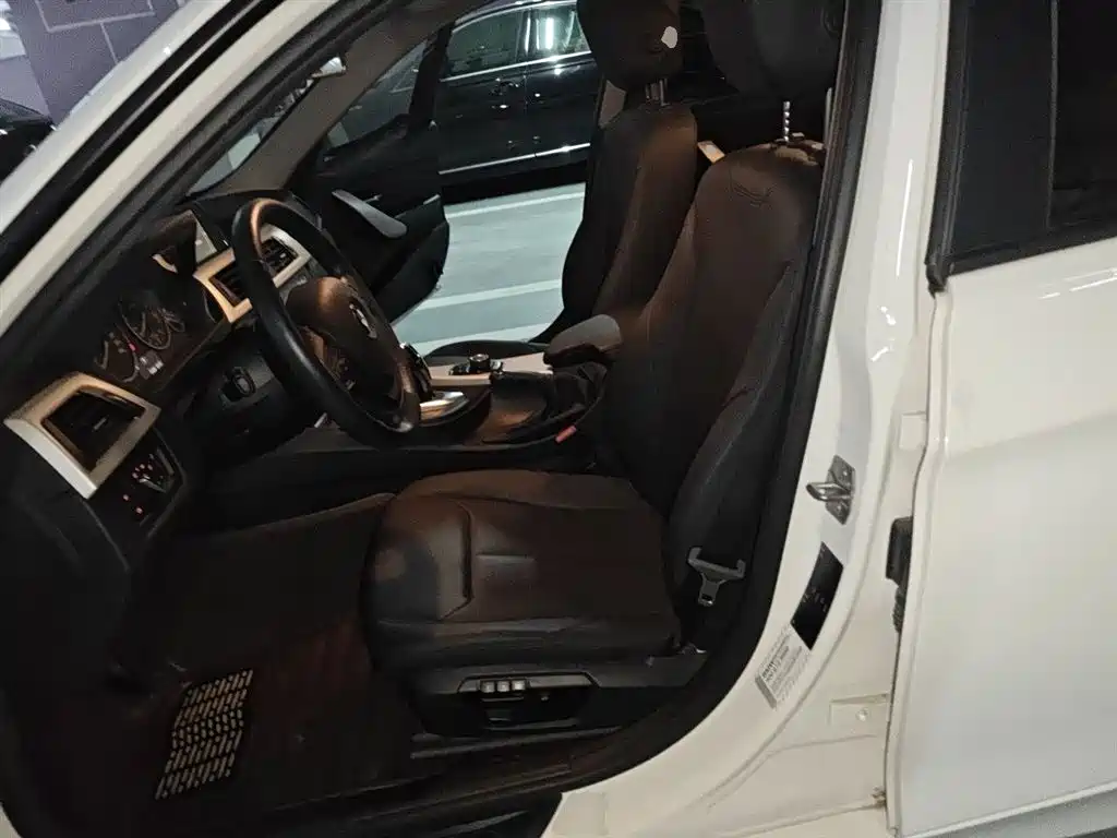BMW 3 Series 2017 — фото 11