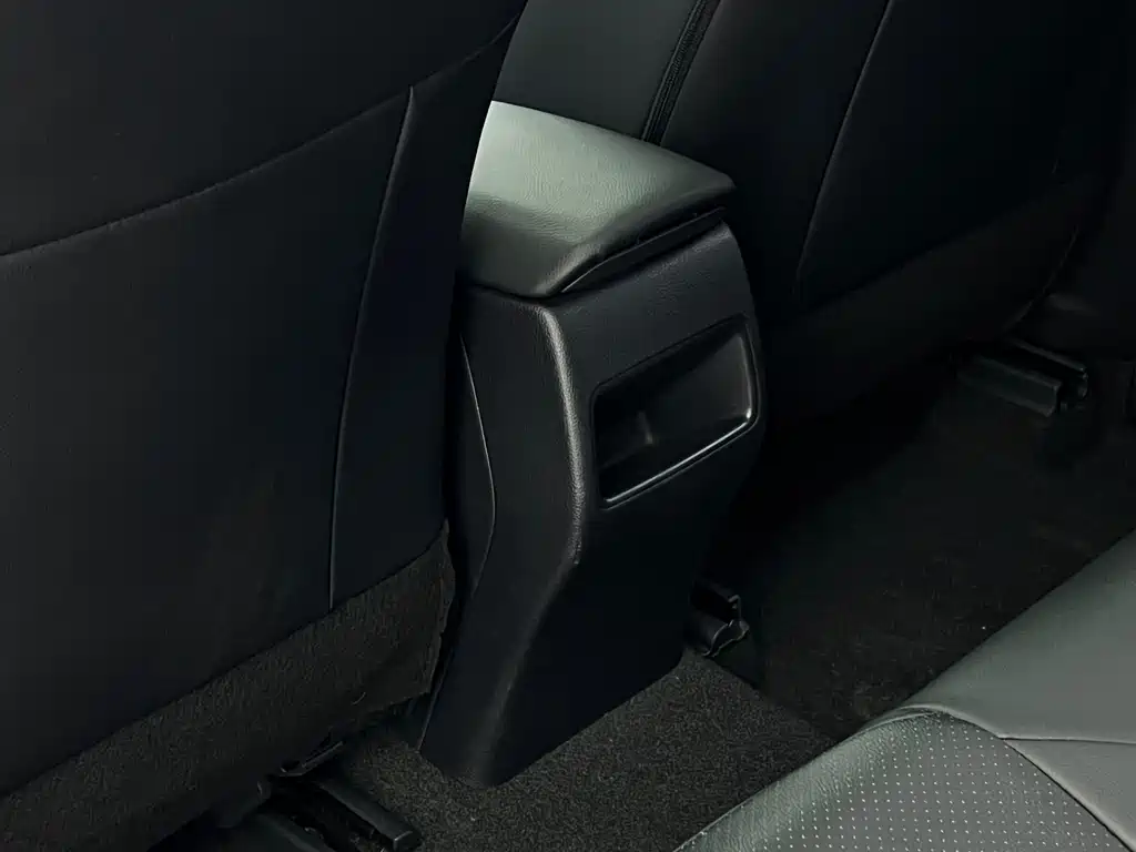 Toyota Corolla 2023 — фото 13
