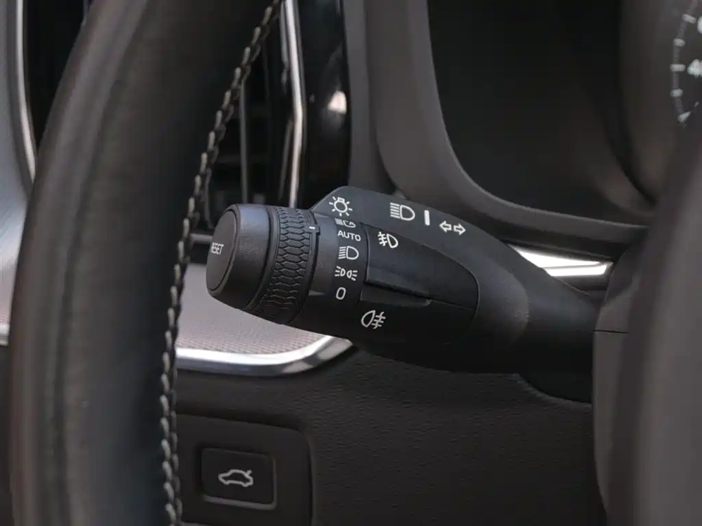 Volvo XC60 2018 — фото 26
