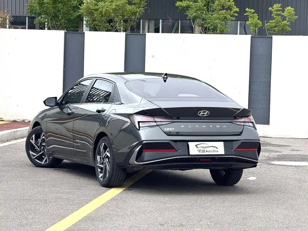 Hyundai Elantra 2023 — фото 9