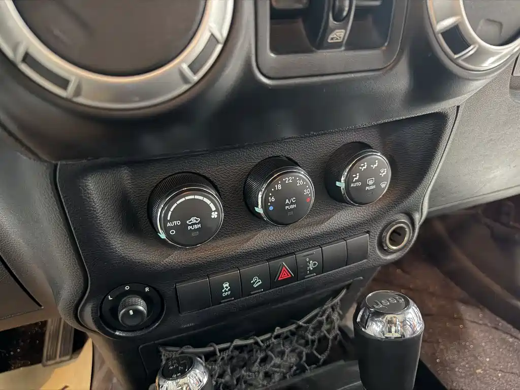 Jeep Wrangler 2014 — фото 14