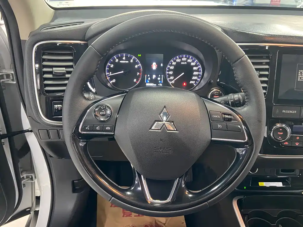 Mitsubishi Outlander 2020 — фото 12