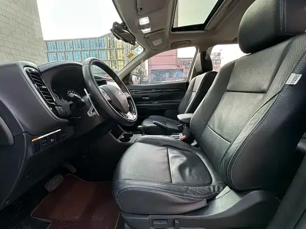 Mitsubishi Outlander 2016