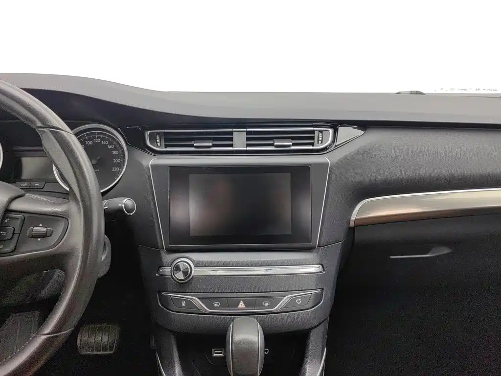 Peugeot 408 2016 — фото 12