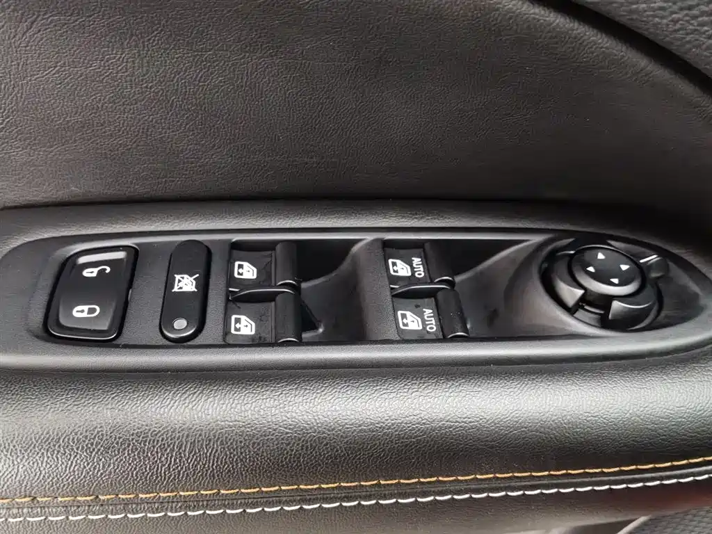 Jeep Compass 2018 — фото 9