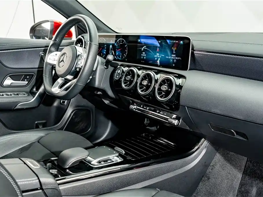 Mercedes-Benz A-Class 2019 — фото 17