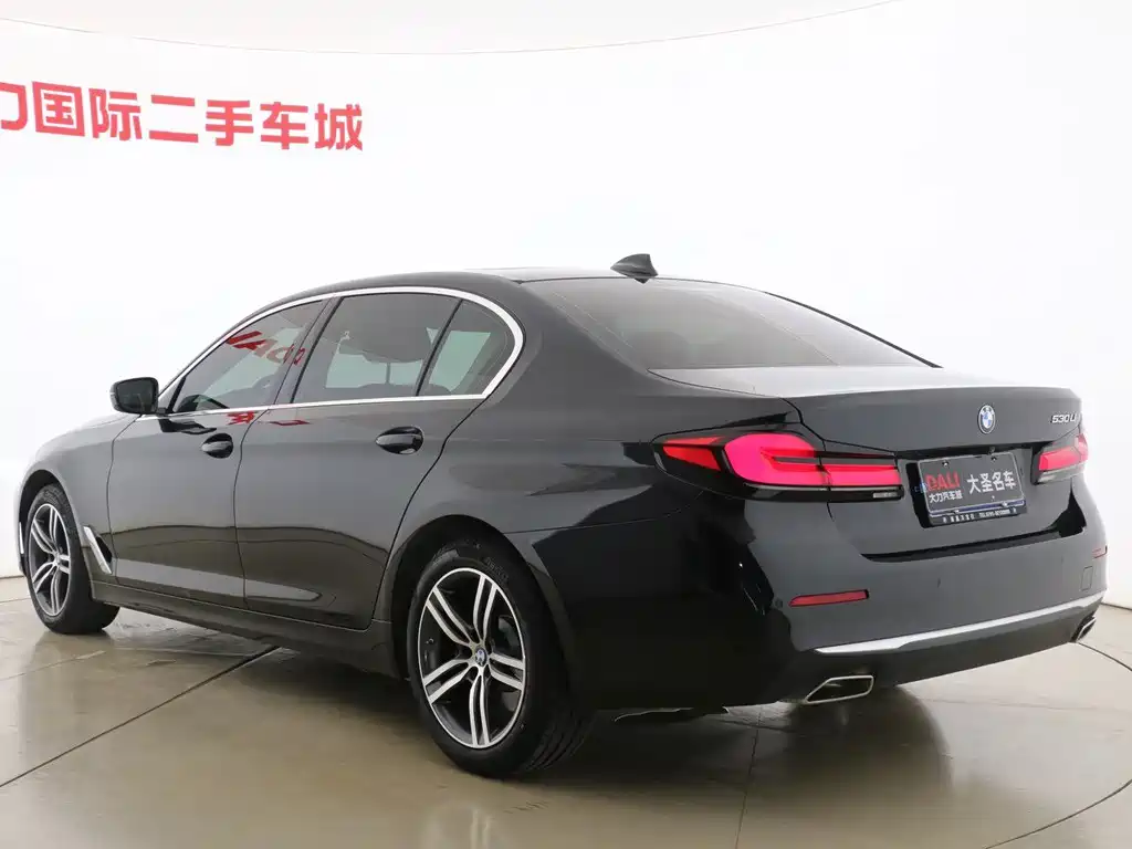 BMW 5 Series 2022 — фото 16