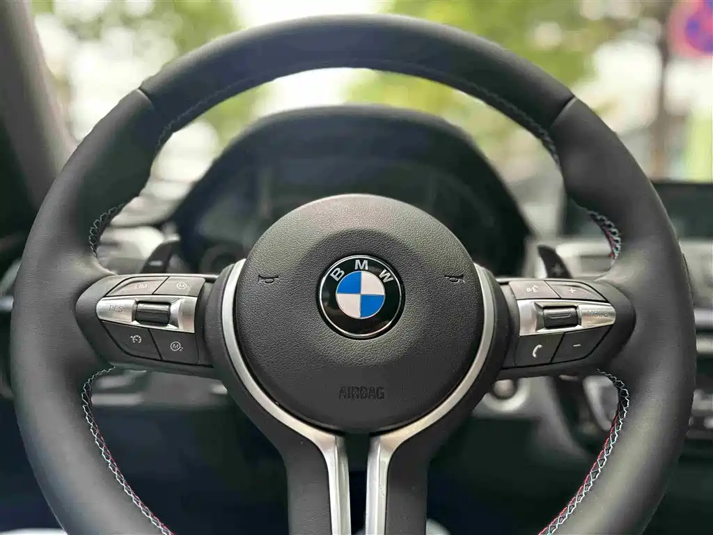 BMW 3 Series 2017 — фото 10