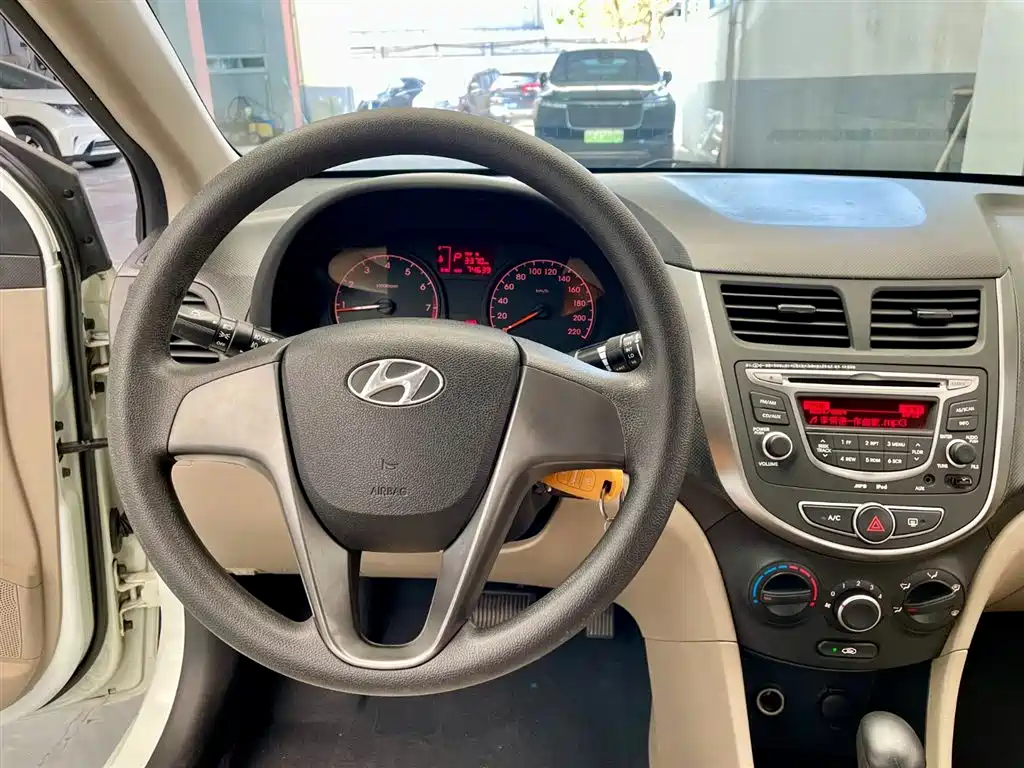 Hyundai Verna 2014 — фото 12