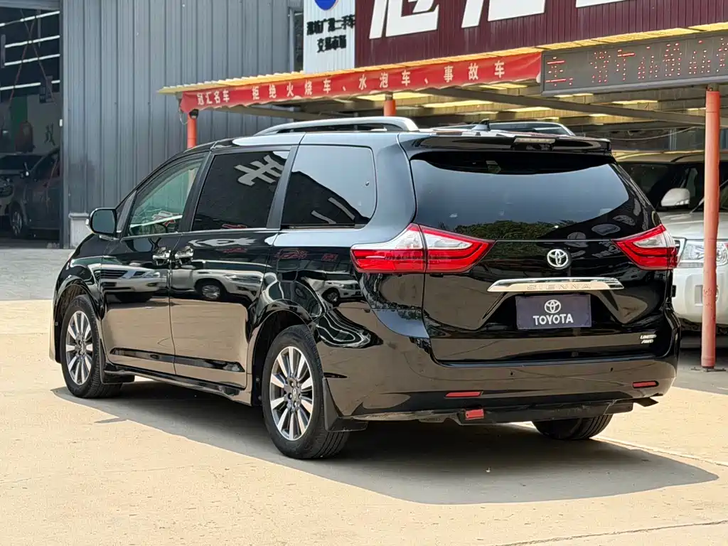 Toyota Sienna 2019 — фото 7