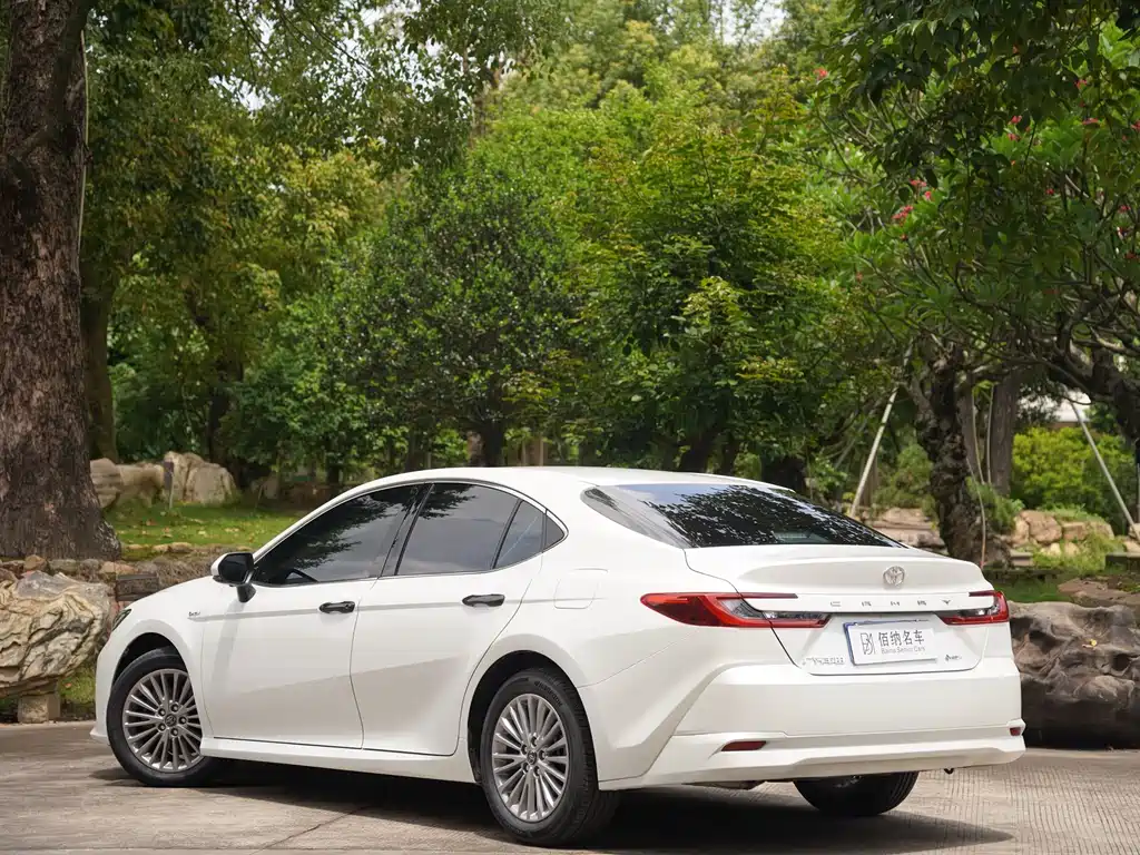 Toyota Camry 2024 — фото 6
