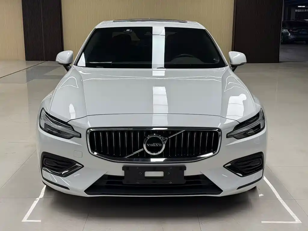 Volvo S60 2022 — фото 2