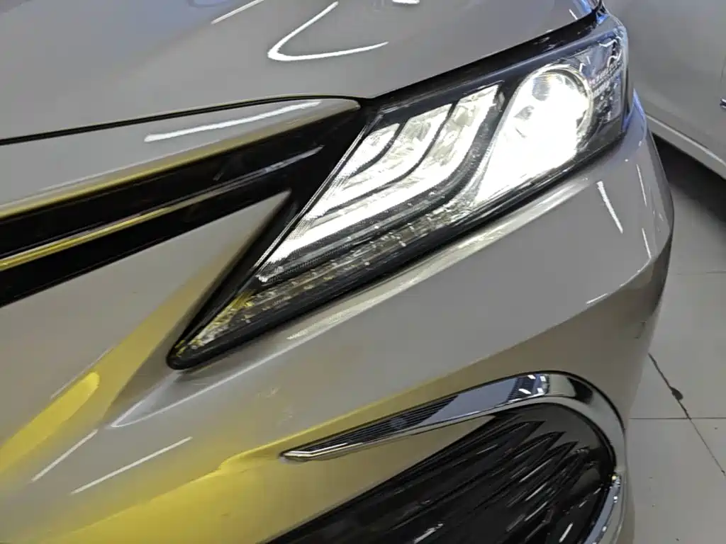 Toyota Camry 2022 — фото 24
