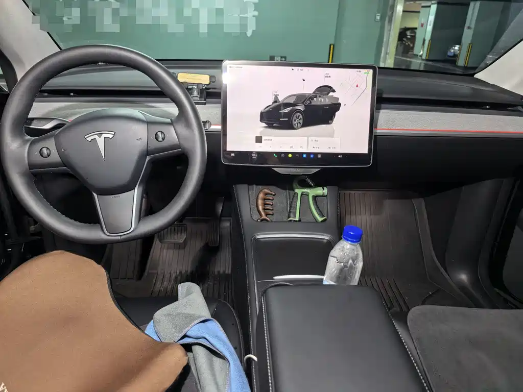 Tesla Model Y 2024 — фото 13