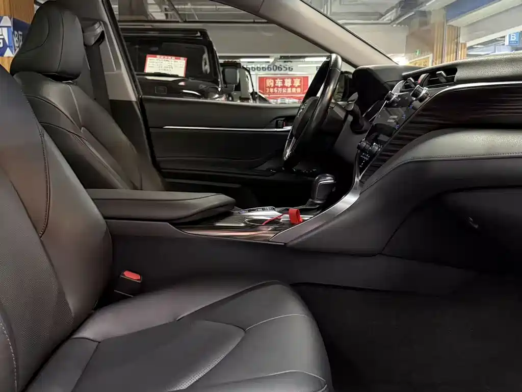 Toyota Camry 2019 — фото 14