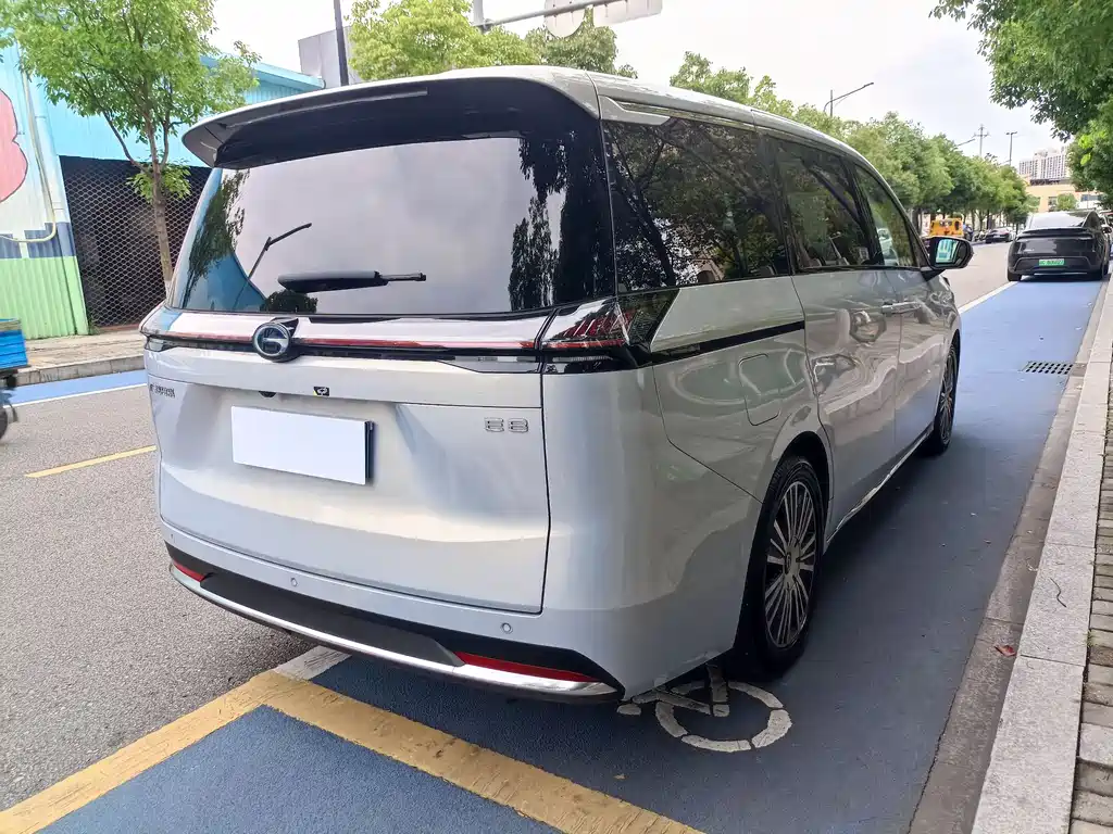 GAC Motor E8 PHEV 2024