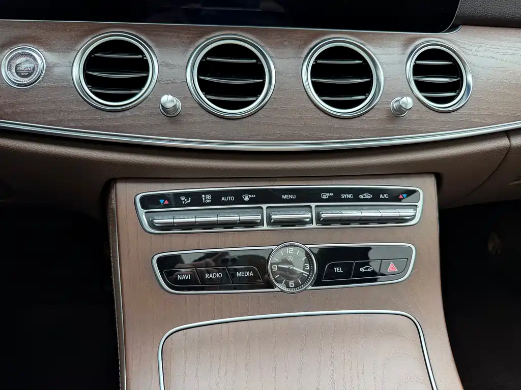 Mercedes-Benz E-Class 2020 — фото 11