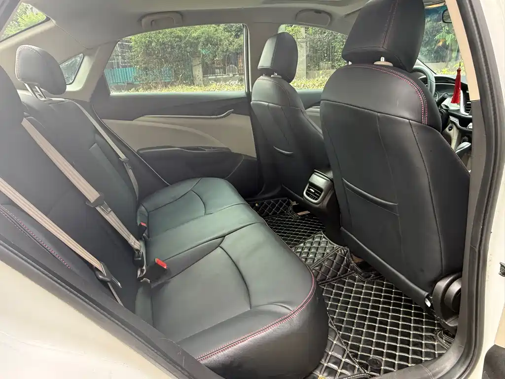 Buick Excelle 2015 — фото 17