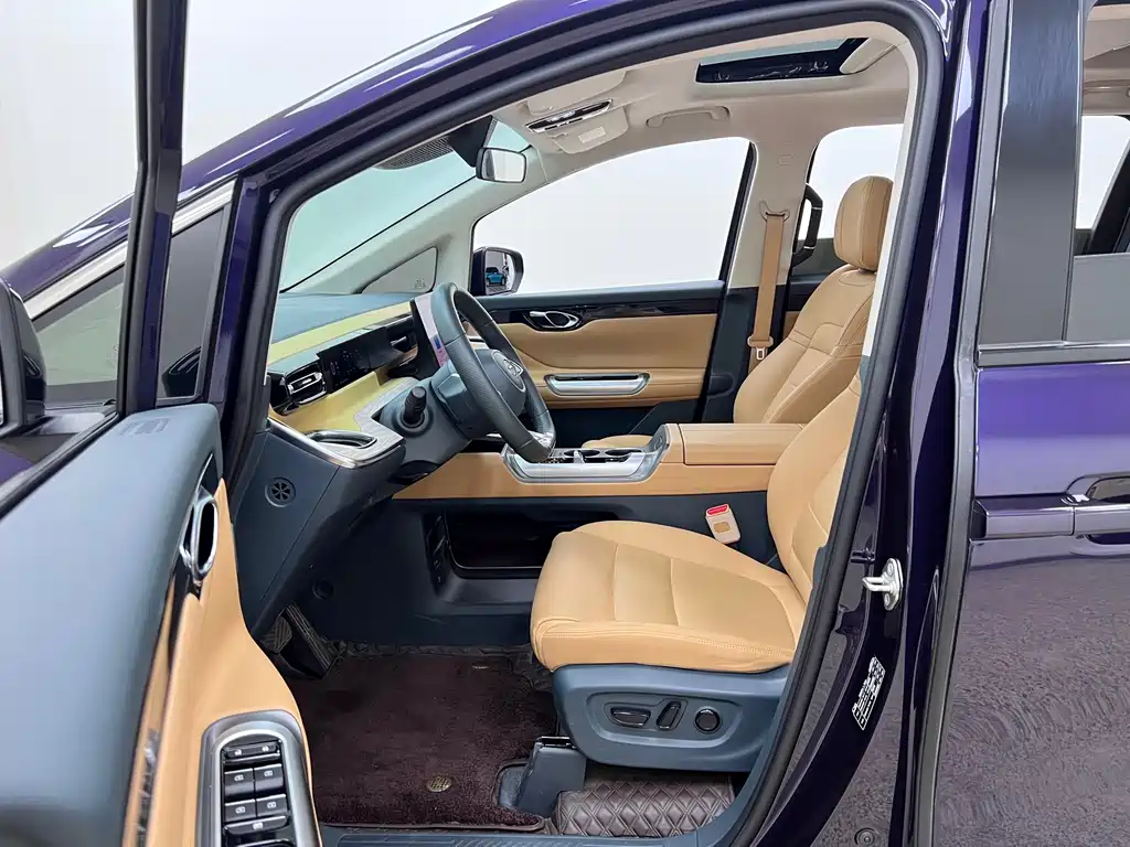 GAC Motor E8 PHEV 2023 — фото 15