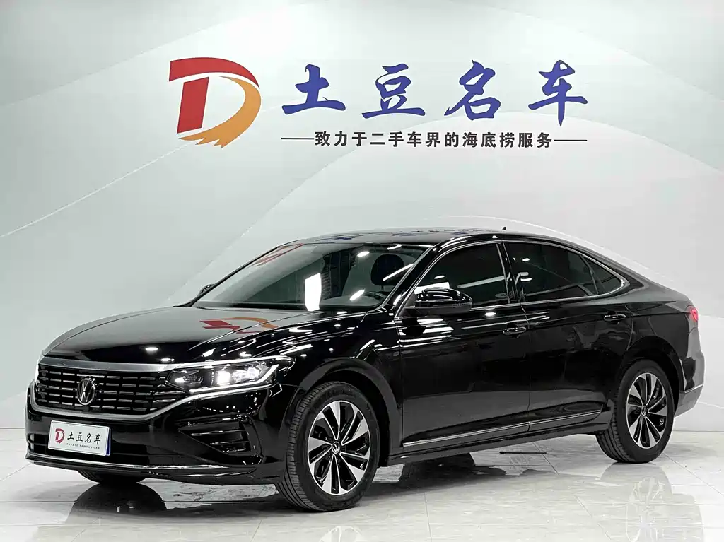Volkswagen Passat 2023 — фото 1
