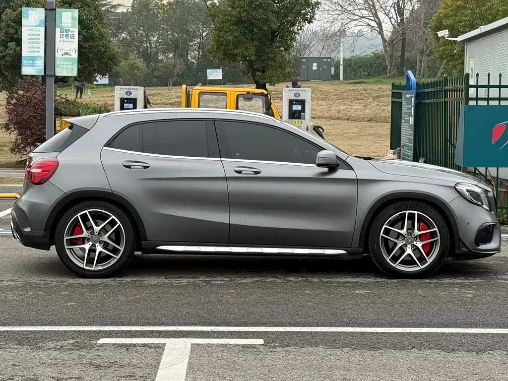 Mercedes-Benz GLA AMG 2018 — фото 8