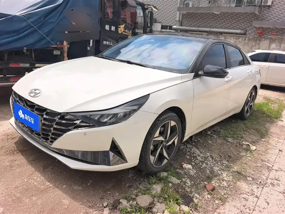 Hyundai Elantra 2023 — фото 1