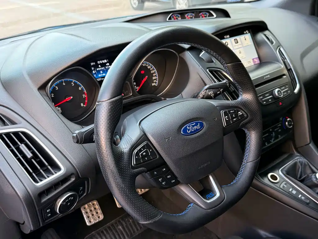 Ford Focus 2016 — фото 9