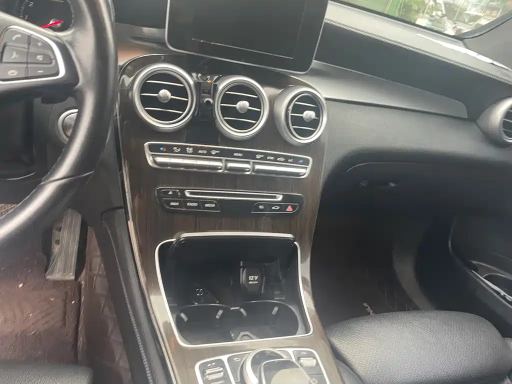 Mercedes-Benz GLC 2018 — фото 20