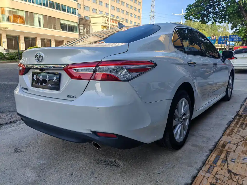 Toyota Camry 2022 — фото 9