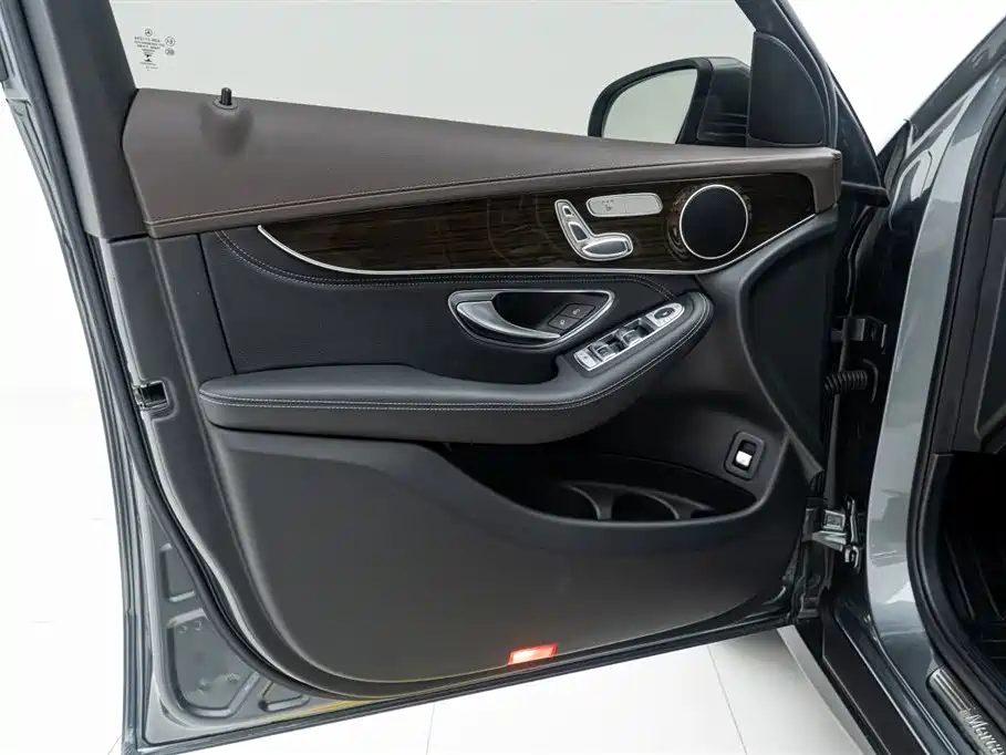 Mercedes-Benz GLC 2018 — фото 16