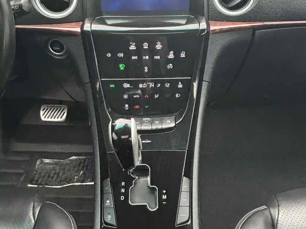 Luxgen Big 7 SUV 2015 — фото 12