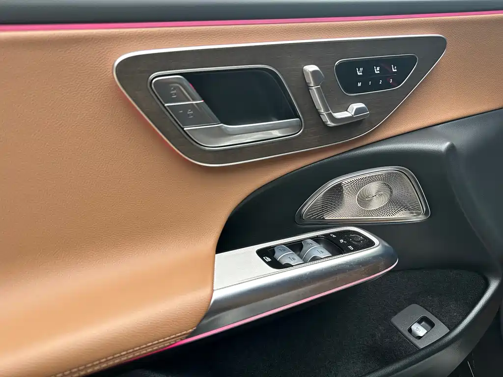 Mercedes-Benz E-Class 2025 — фото 11