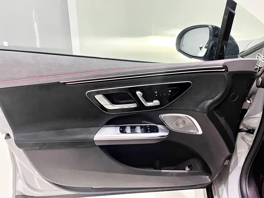 Mercedes-Benz EQE AMG 2023 — фото 12