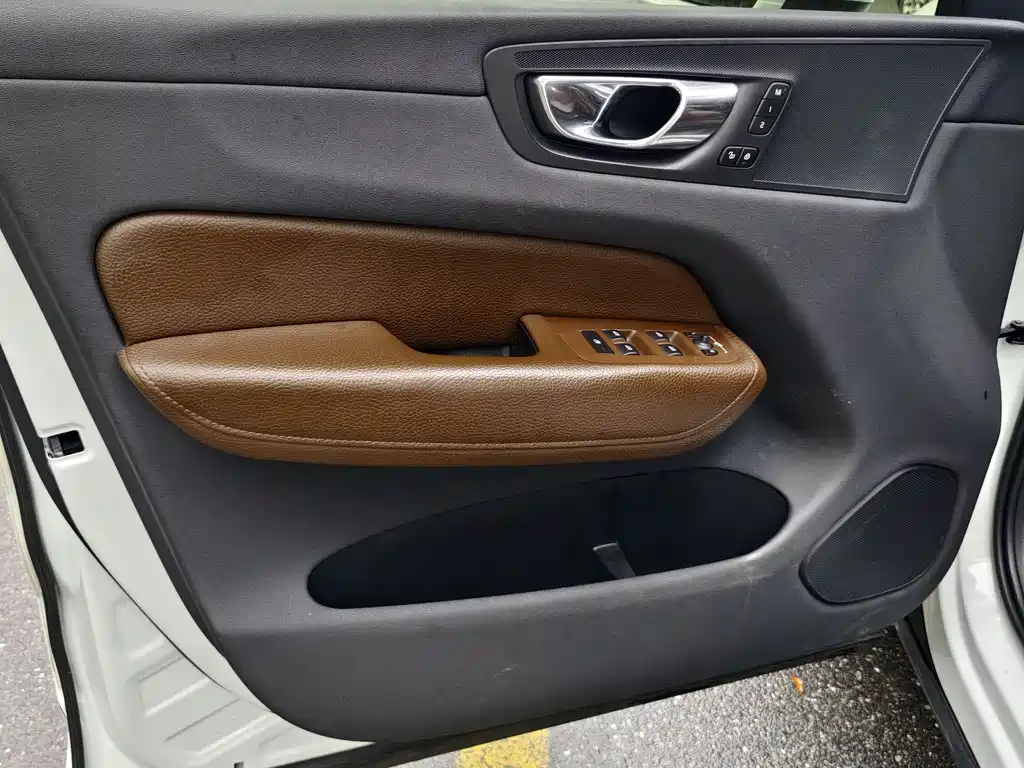 Volvo XC60 2019 — фото 16