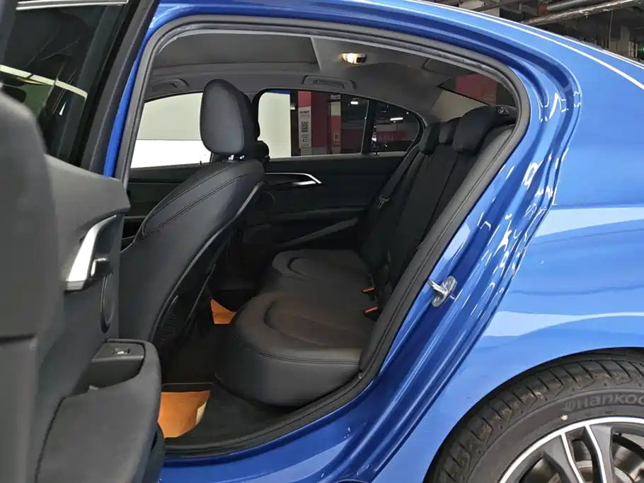 BMW 1 Series 2019 — фото 11