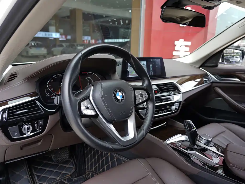 BMW 5 Series 2020 — фото 13