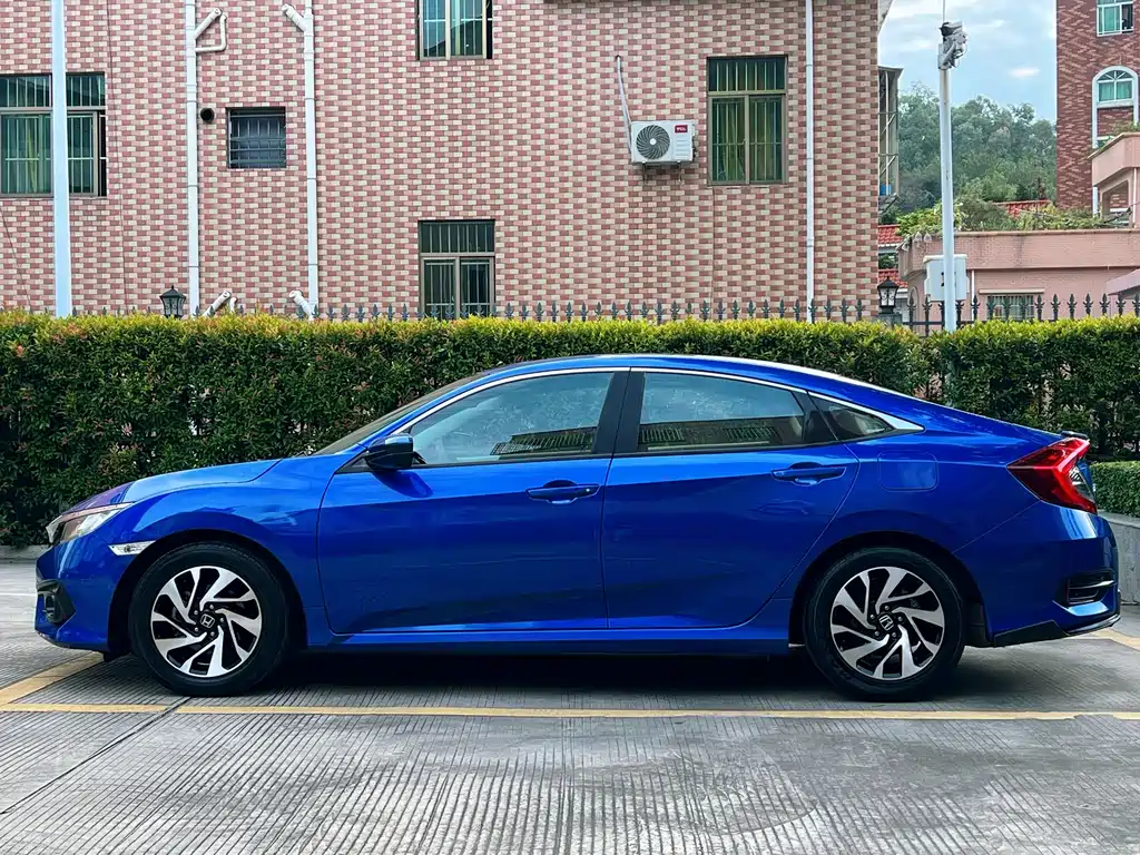 Honda Civic 2018 — фото 7