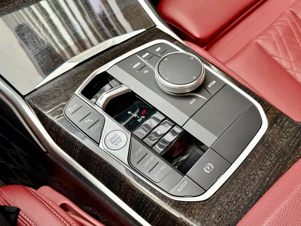 BMW 3 Series 2024 — фото 16