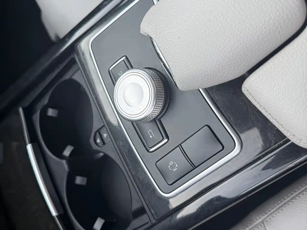 Mercedes-Benz E-Class 2011 — фото 16