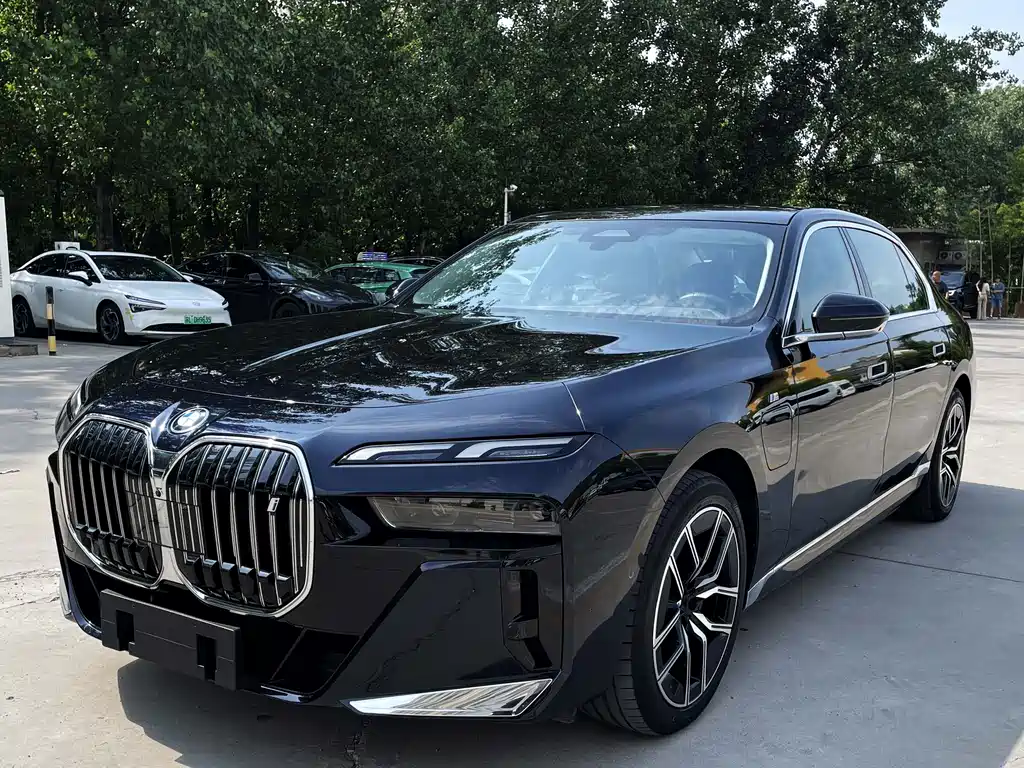 BMW i7 2025