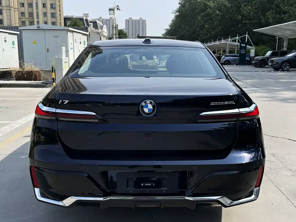 BMW i7 2025 — фото 14