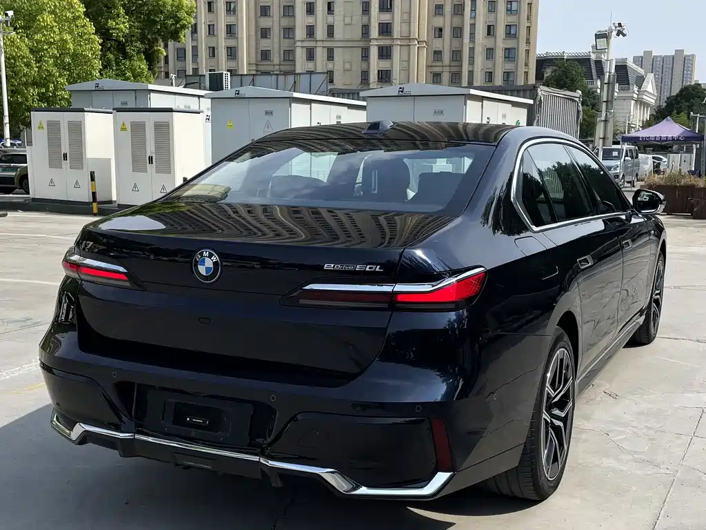 BMW i7 2025 — фото 15
