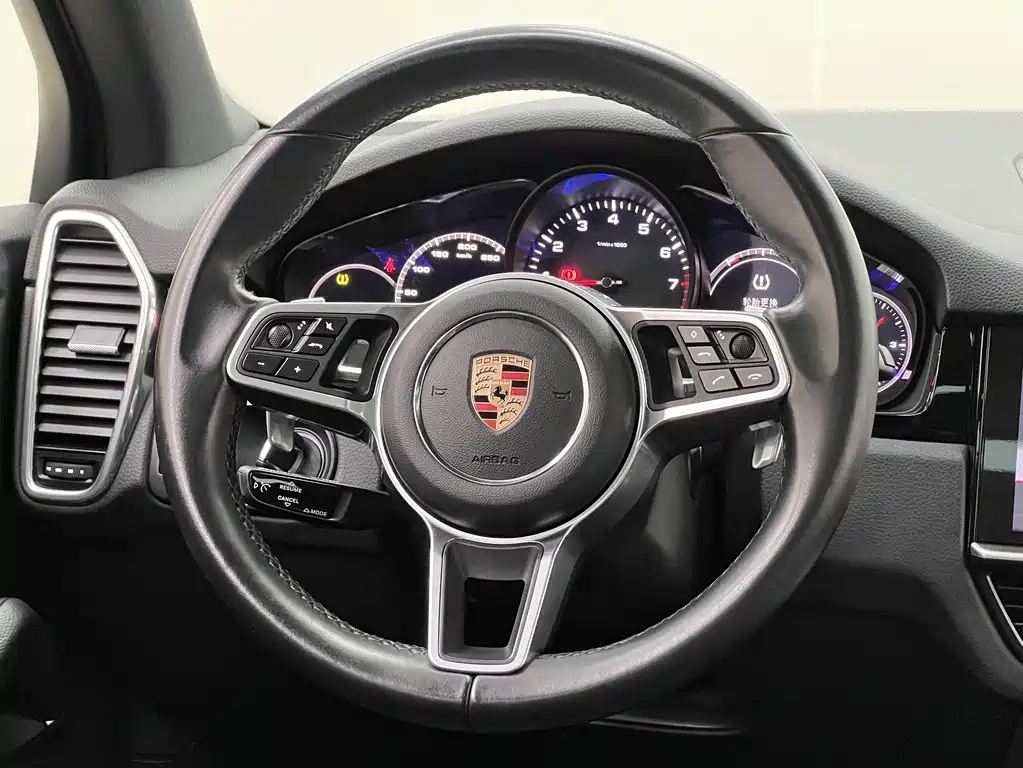 Porsche Cayenne 2020 — фото 22