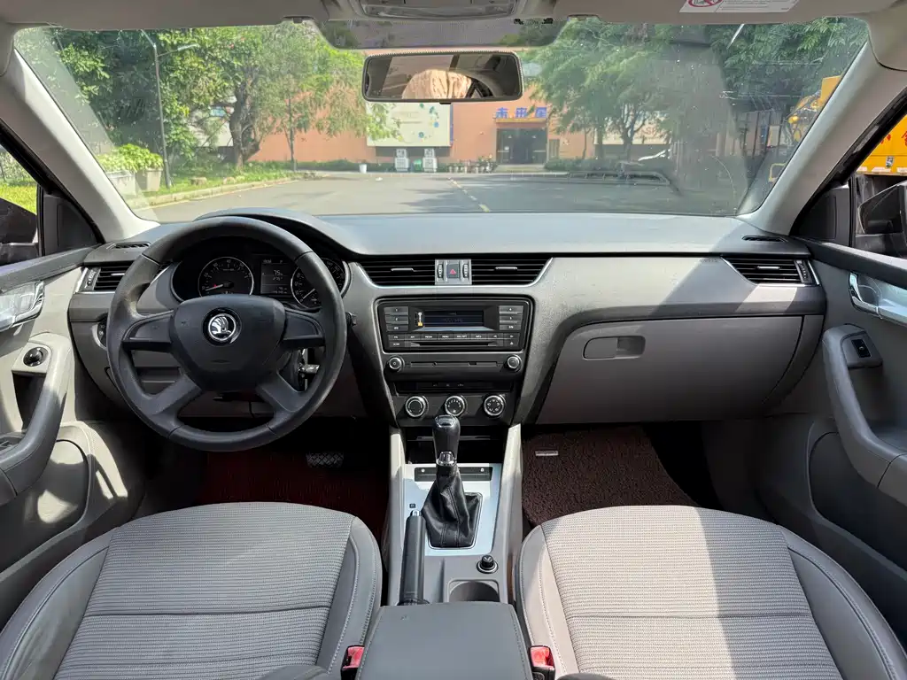 Skoda Octavia 2015 — фото 12